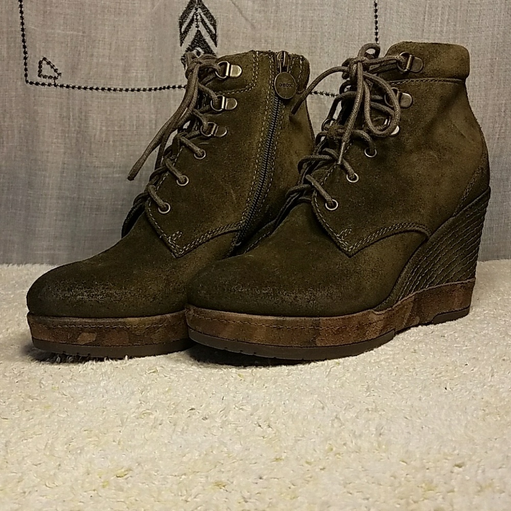 Geox laced up wedge booties